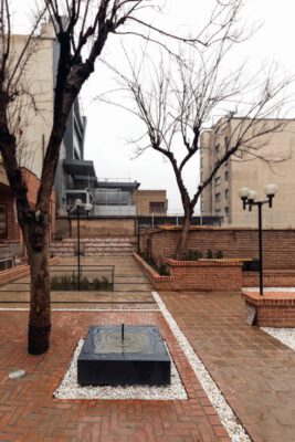 عمارت روبه‌رو