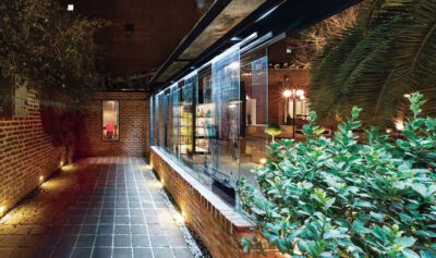 عمارت روبه‌رو